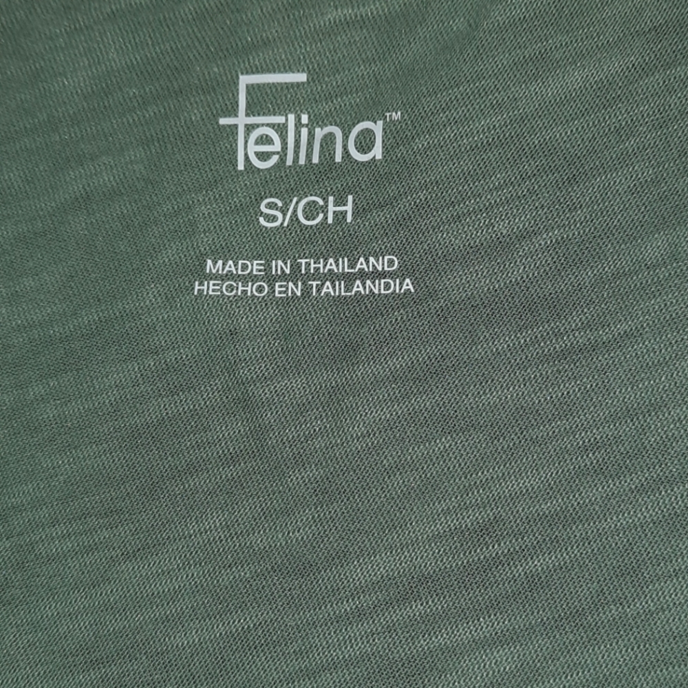 🍀3/15 🆕️ Woman's Light Green Tee-shirt - Picture 6 of 8